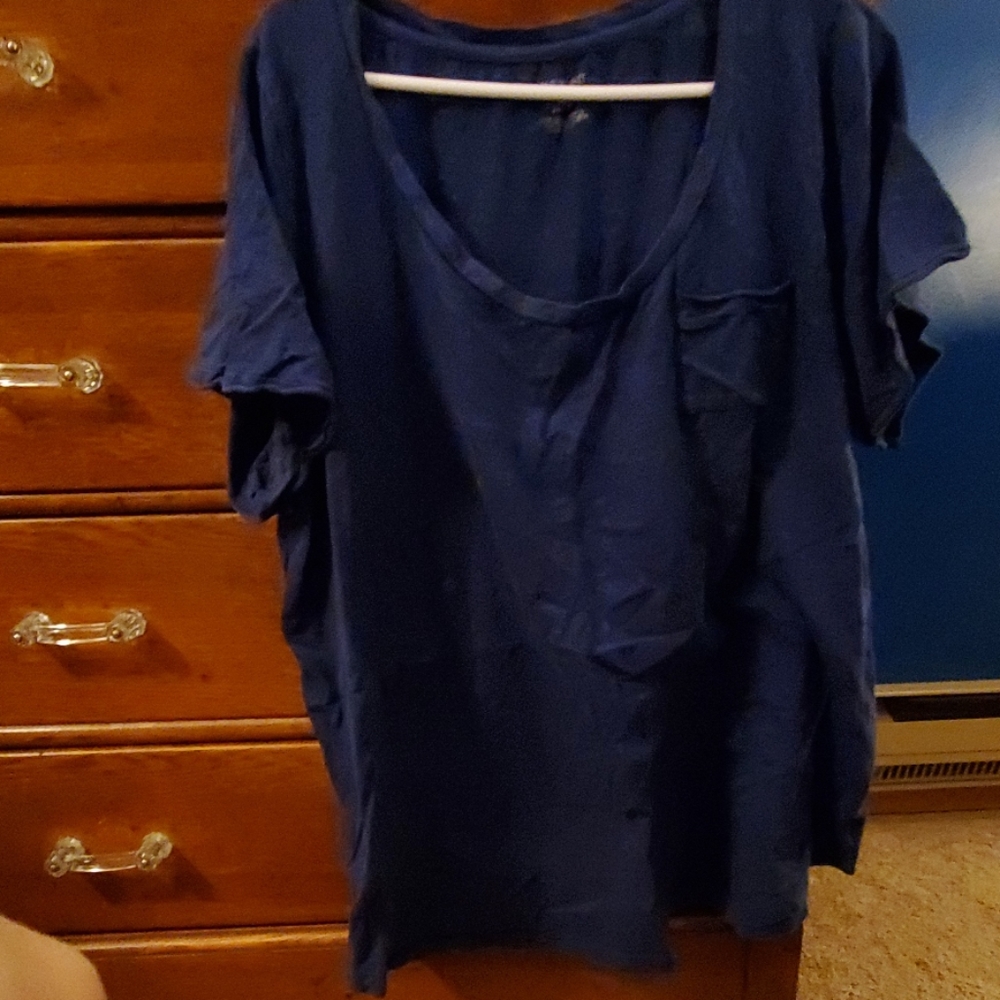 22/24 navy t-shirt